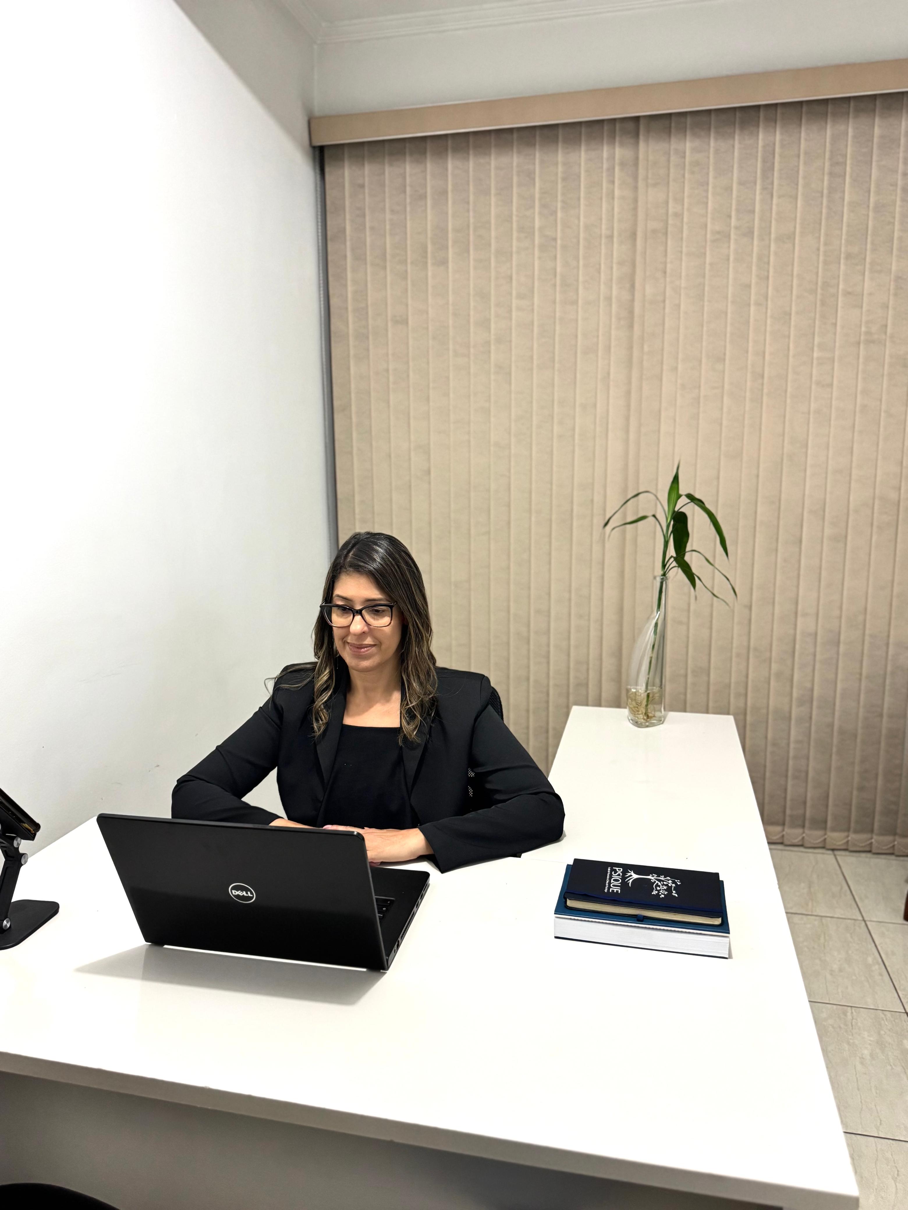 Rosângela Valentim - Psicanalista Clínica